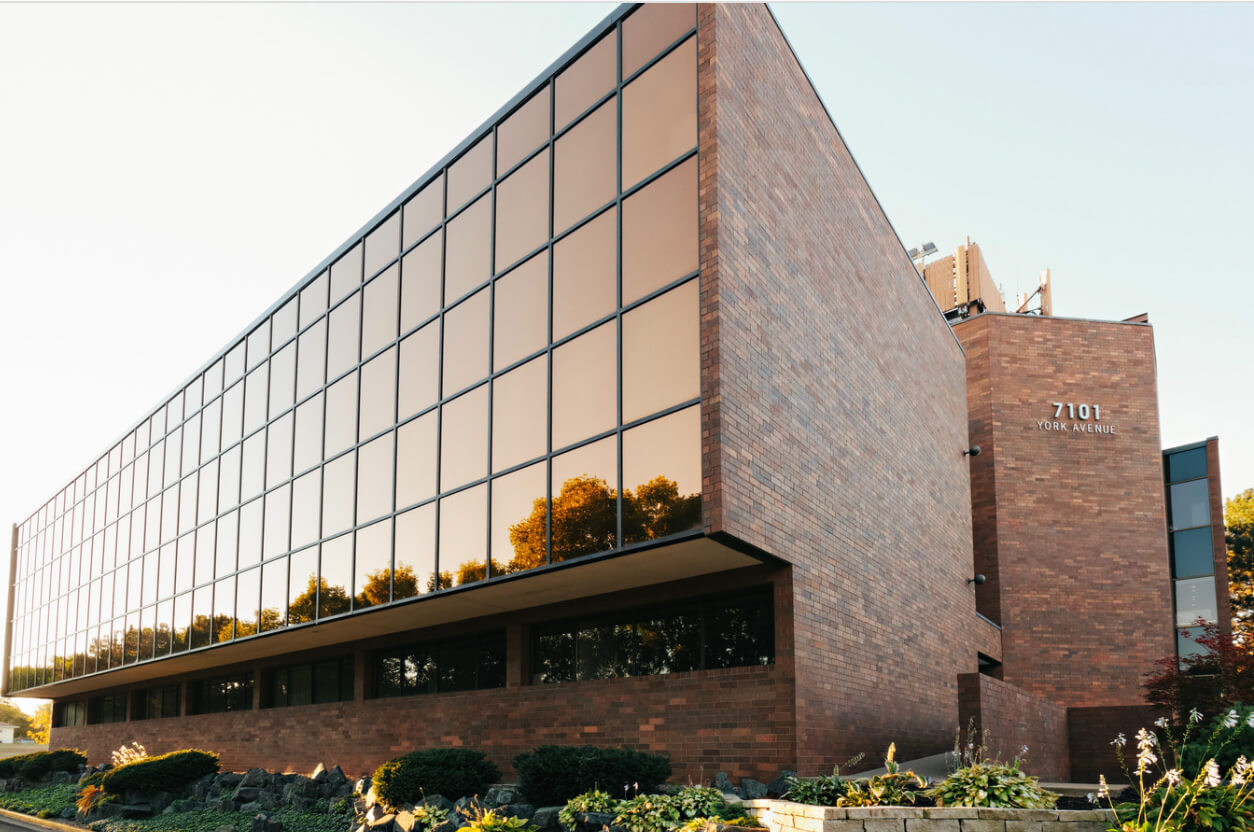 Edina – 7101 York Ave